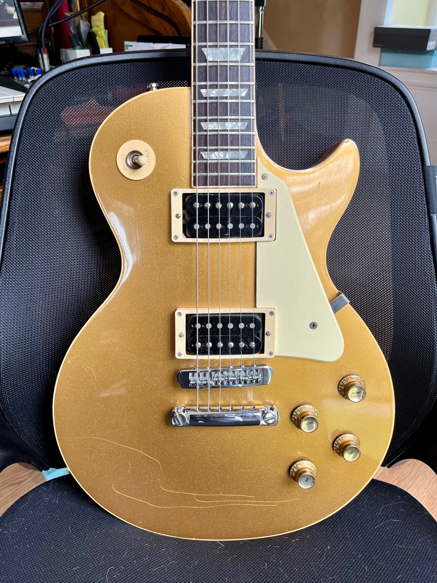 A 1977 Gibson Les Paul Goldtop Drops By For TLC - It's Your Guitar